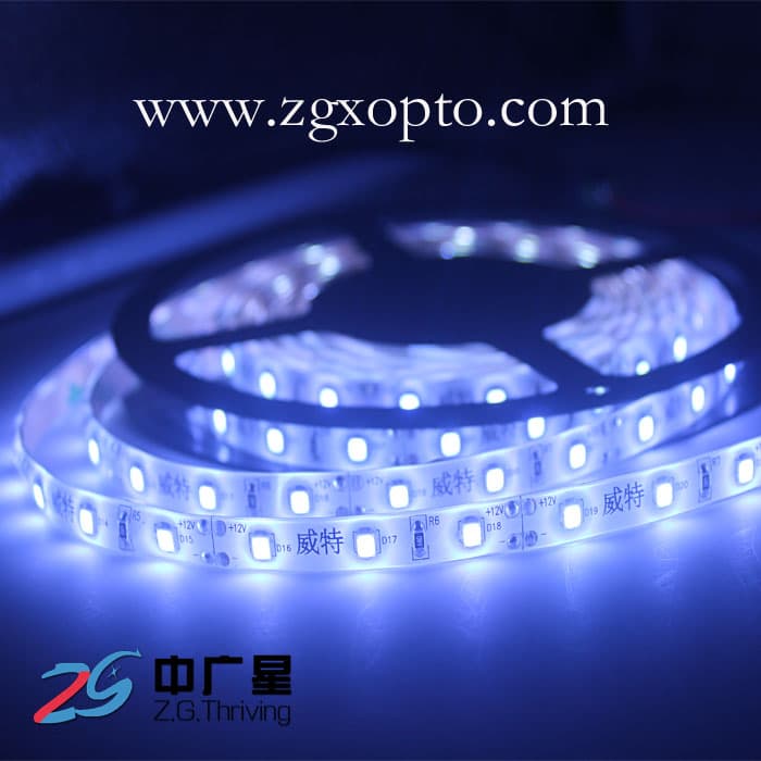 Cuttable Flexible SMD2835 LED strip Cool white